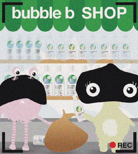 Martee et Leggy olant les produits bubble b