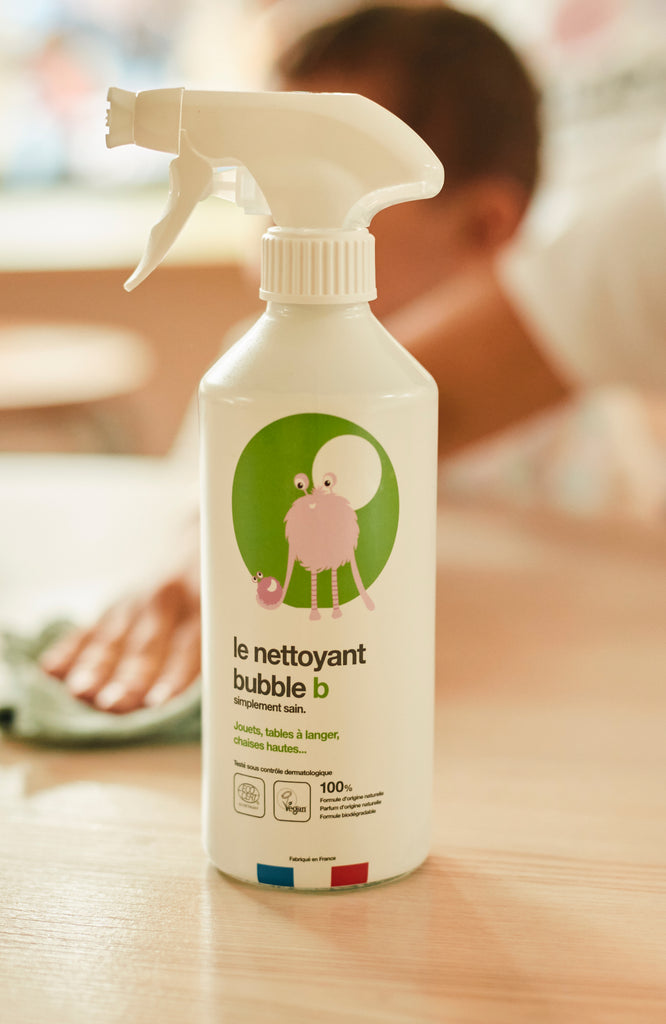 le nettoyant bubble b, spray multi-surface 100 % d'origine végétale, adapté pour le nettoyage de l'environnement de bébé